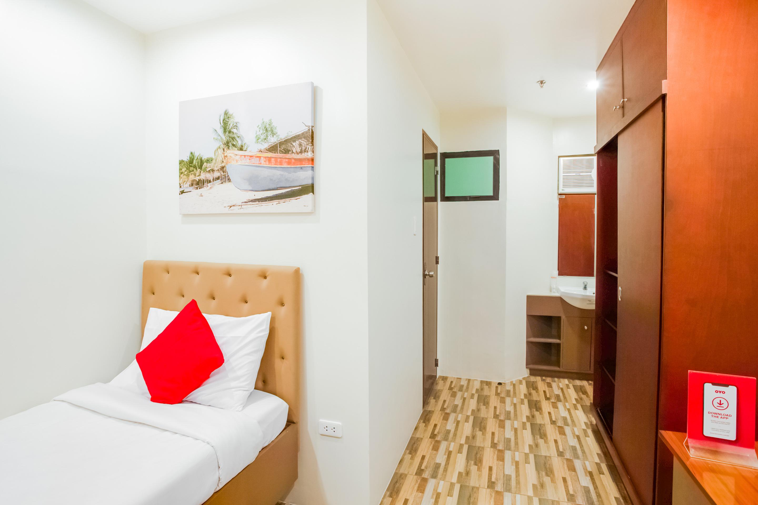 Oyo 421 Deck 360 Dormitel Hotel Davao Exterior photo