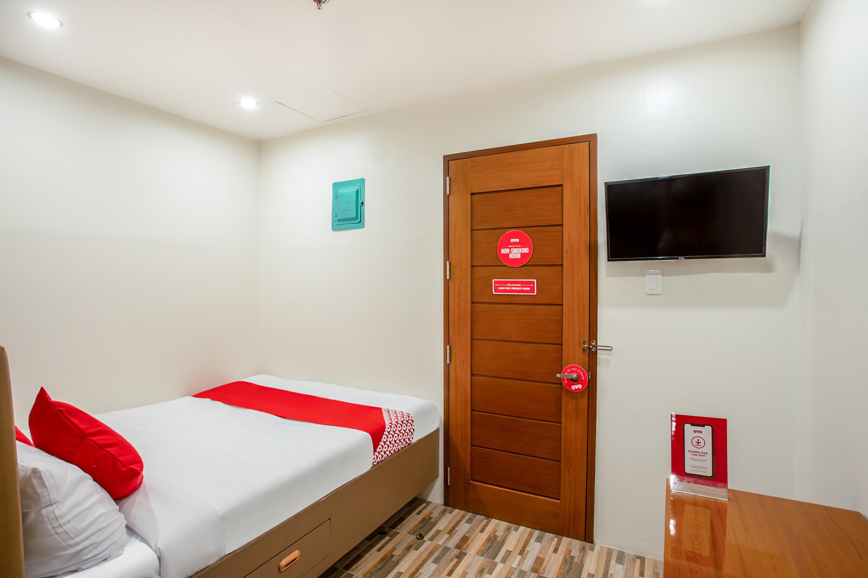 Oyo 421 Deck 360 Dormitel Hotel Davao Exterior photo